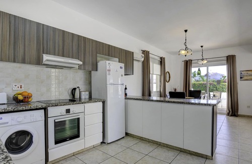 Pegeia Villa | Modern 3 bed villa + private pool Fantastic location, 4 minutes’ walk to Beach.