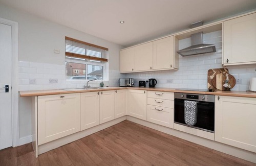 Market Rasen House | Modern 3 bed w/parking & garden