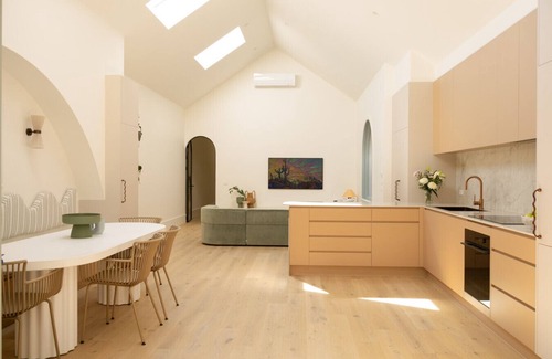 St Kilda West House | Modern 3-Bedroom House with Parking