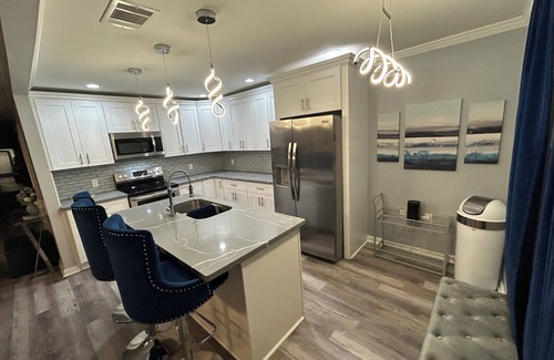 Kenner - Louis Armstrong International Airport House | Modern 3 bedrm 5 mins 2 airport free parking wi-fi