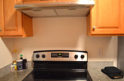 Albany Apartment | Modern 3-Bedroom 2 Bathroom Suite with AC, Perfect for Family and Work Group
