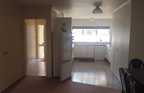 Waihi Beach House | Modern, 3 bedroom, 2 bathrooms, close to beach and all amenities, sleeps 11