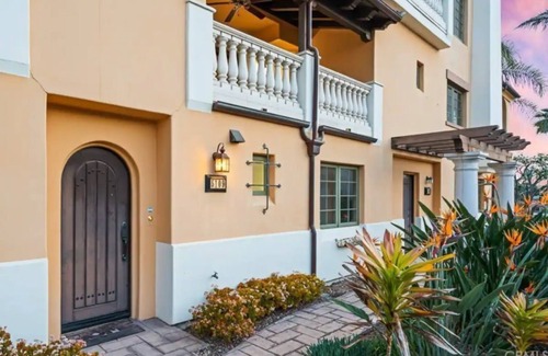 Oxnard Shores House | Modern 3-Bedroom beach townhome