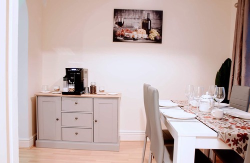 Ashford House | Modern 3-Bedroom ComfortStay – Perfect Ashford Retreat & Relaxation