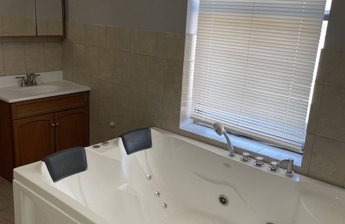 Grand Boulevard Condo | Modern 3-Bedroom Condo with Artistic Flair in Historic Bronzeville