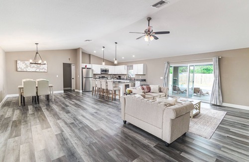 Lakeland House | Modern 3-Bedroom Family Retreat w/Pool in South Lakeland