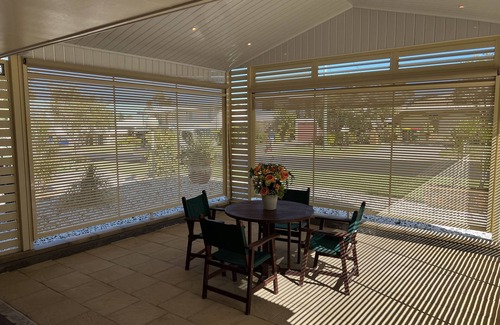 Gracemere House | Modern 3 Bedroom fully A/C Town House with lock up garage and super fast WiFi