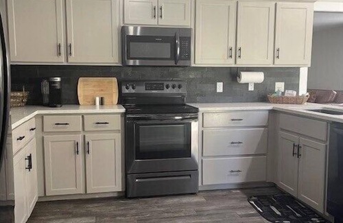 Camden House | Modern 3 bedroom - Gated Community!