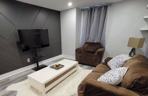 Plattsville House | Modern 3 Bedroom Getaway With Pool