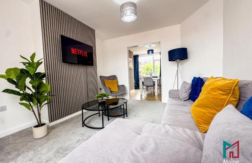 Wyken House | Modern 3 Bedroom Home, 6 beds, free parking, Wi-Fi, Netflix, Near Coventry City Centre & Hospital