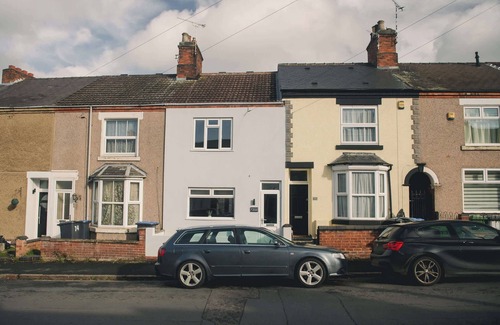 Rugby House | Modern 3 Bedroom Home in Central Rugby