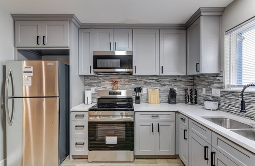 Edgebrook House | Modern 3 bedroom home with Hot tub and great outdoor ambiance!