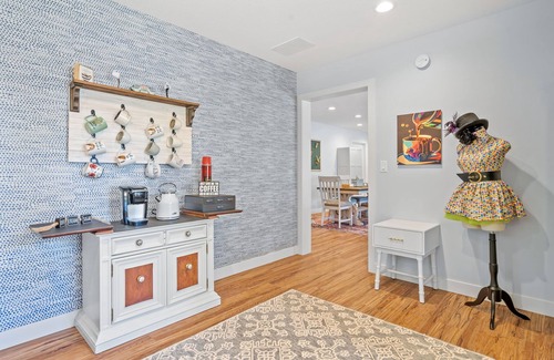 Alexandria House | Modern 3-bedroom House on Private Wooded Lot