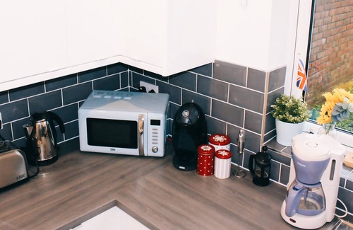Hounslow South House | Modern 3 Bedroom House with Garden and free Onsite Parking for 2 Cars