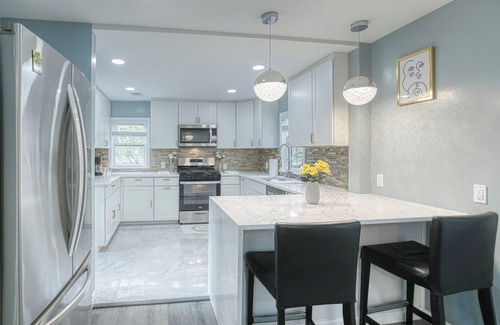 Princeton House | Modern 3-bedroom house in Downtown Princeton with fitness room, AC, parking.