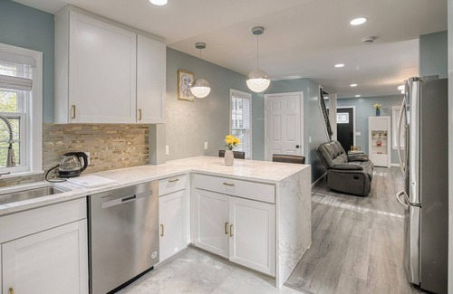 Princeton House | Modern 3-bedroom house in Downtown Princeton with fitness room, AC, parking.