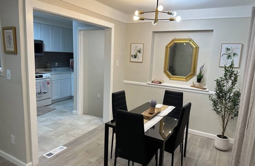 Detroit House | Modern 3-bedroom house with WiFi and AC in North Rosedale Park