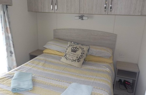 Offenham Cabin | Modern 3 bedroom lodge at Avonvale Holiday Lodges