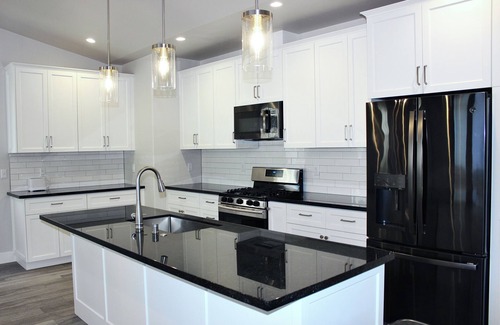 Rohnerville House | Modern 3-bedroom mountain top house with a view in Fortuna
