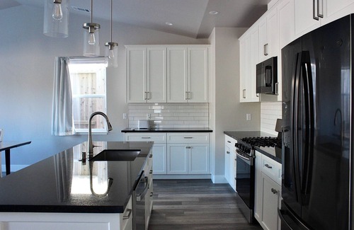 Rohnerville House | Modern 3-bedroom mountain top house with a view in Fortuna
