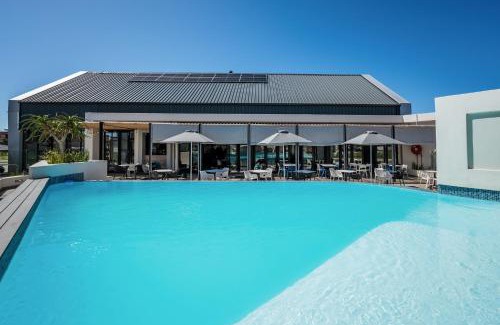 Summerstrand Apartment | Modern 3 Bedroom Near The Beachfront