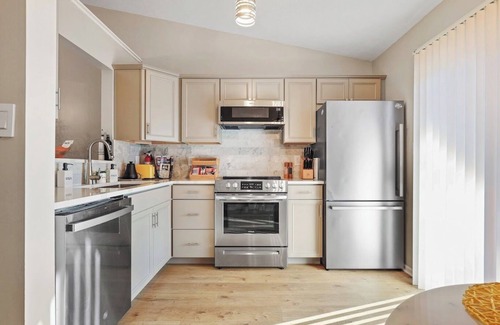 Westfield House | Modern 3 bedroom ranch located minutes from Grand Park!