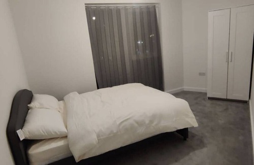 Queensbury Apartment | Modern 3 bedroom serviced apartment close to Queensbury Tube Station