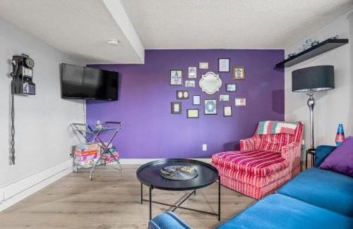 Inglewood Apartment | Modern 3 Bedroom Suite Near Downtown & Stampede Grounds