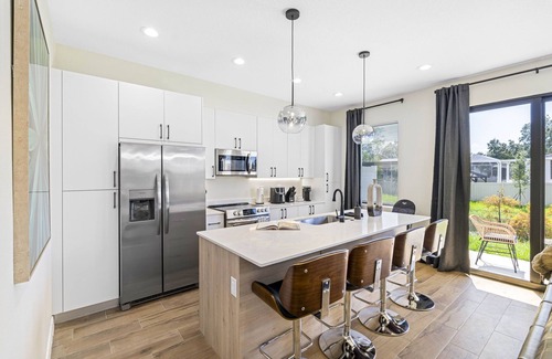 Pinecrest West Park House | Modern 3-Bedroom Tampa Retreat