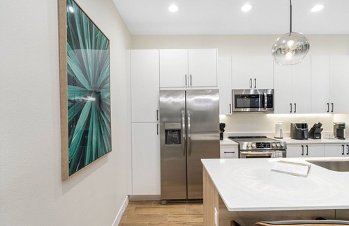 Pinecrest West Park House | Modern 3-Bedroom Tampa Retreat