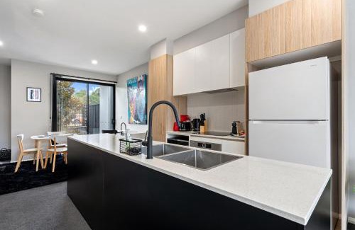 Greenway House | Modern 3-Bedroom Townhouse in Quiet Greenway