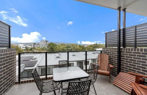 Greenway House | Modern 3-Bedroom Townhouse in Quiet Greenway