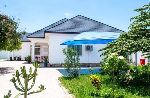 Dar es Salaam Villa | Modern 3 Bedroom Villa - Walking Distance to Beach and City Life