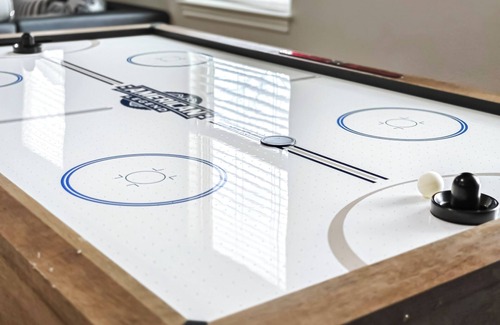 Cloverleaf House | Modern 3 Bedroom with 85" TV, Air Hockey, BBQ, Ping Pong, Foosball & More