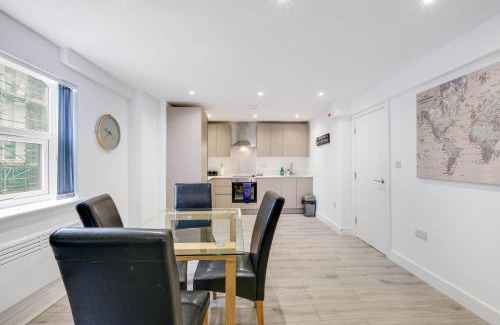Camberley Apartment | Modern 3 Bedrooms Apartment 01 Town Centre Camberley