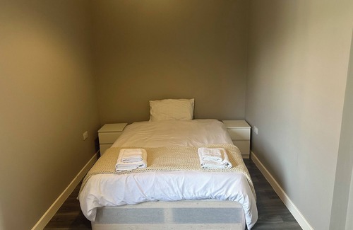 Canning Town North Apartment | Modern 3 bedrooms apartment in Canning Town