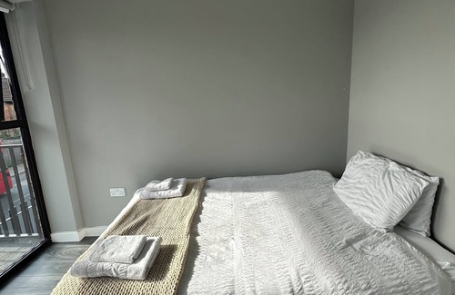 Canning Town North Apartment | Modern 3 bedrooms apartment in Canning Town