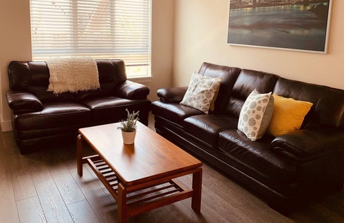 Tsawwassen House | Modern 3 BR Home Near Tsawwassen Mills/Ferry
