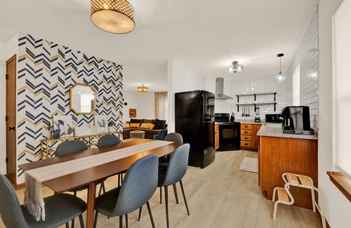 West Allis House | Modern 3 BR Minutes to WI Statefair, MKE Zoo, Brewers, & Hospital