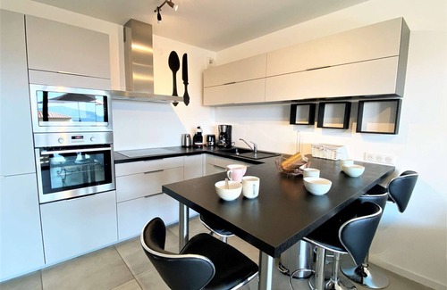 Pietrosella Apartment | Modern 3-Room Apartment with Terrace - Sleeps 6