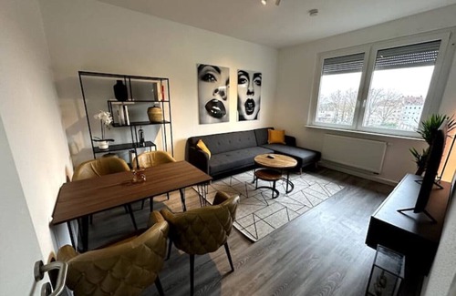 Frohnhausen Apartment | Modern 3-Room Apartment | Netflix, Kitchen