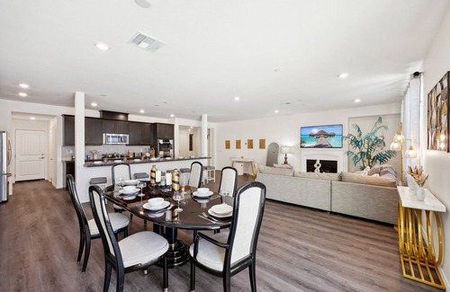 Sun City House | Modern 3000 sqft 5-BR House, Gated Yard, Garage