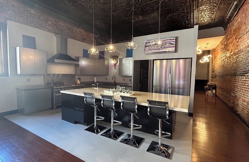 Fort Scott Apartment | Modern 3000sf 4-bedroom loft in historic Downtown Fort Scott