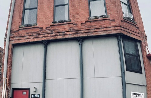 Fort Scott Apartment | Modern 3000sf 4-bedroom loft in historic Downtown Fort Scott