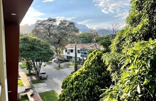 Cali Condo | Modern 301 apartment w/AC + Parking