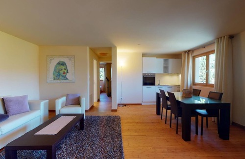 Madulain Apartment | Modern 3½ room flat on the ground floor, approx.