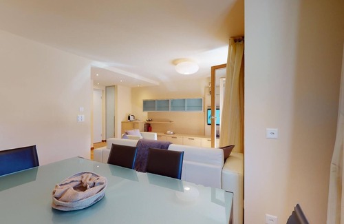 Madulain Apartment | Modern 3½ room flat on the ground floor, approx.