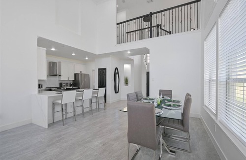 Bammel House | Modern 3BD/2.5BA Gated Townhome in Great Location! Close to Everything!