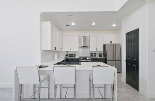 Bammel House | Modern 3BD/2.5BA Gated Townhome in Great Location! Close to Everything!