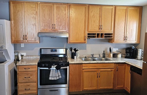 Champaign House | Modern 3BD/2BA near U of I with a large master suite!